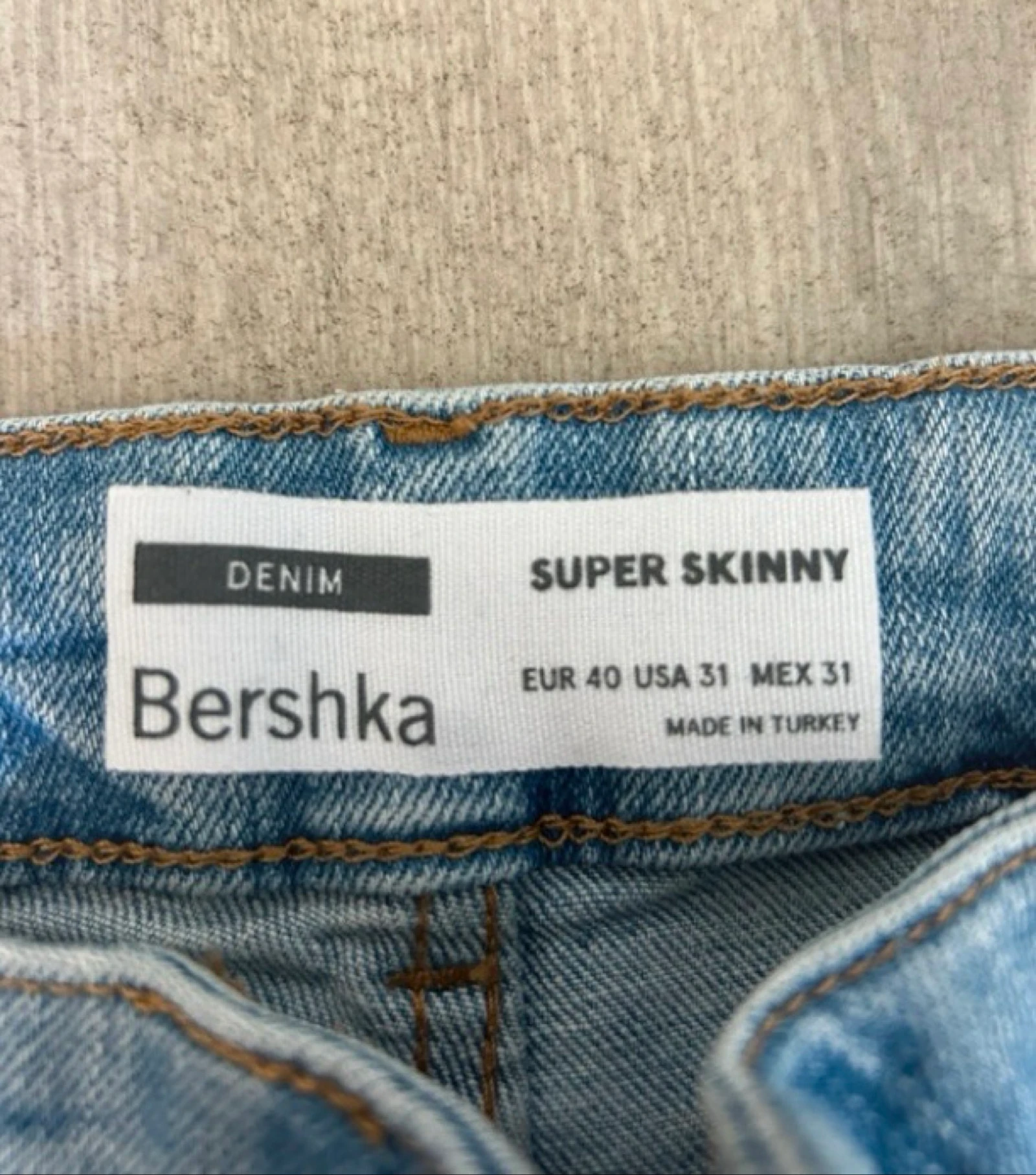 Calça jeans rasgada – photo 2